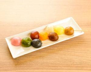 「Petit-warabi」3色串240円〜（税込）